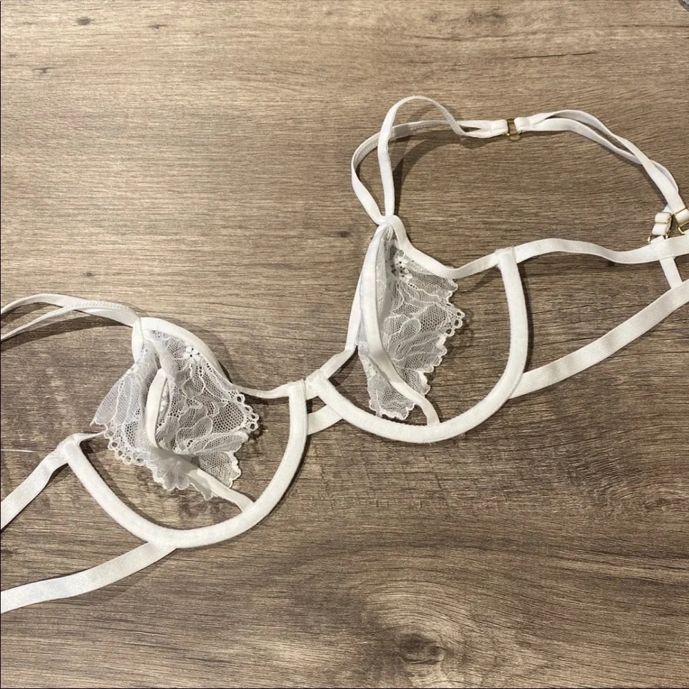 (32DD) Bluebella Emerson Ivory Lace Underwire Bra - Picture 5 of 11
